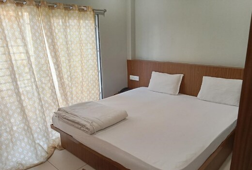 Shree Dham Palace