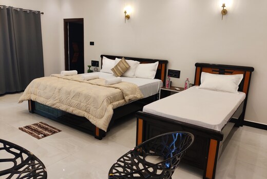 Saanvi Farmhouse