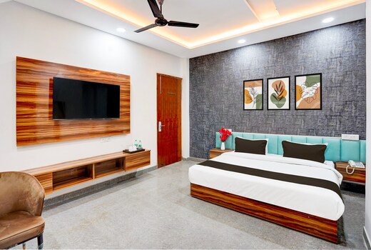 Radiant Blu Hotel - FNG Expressway & Gaur City