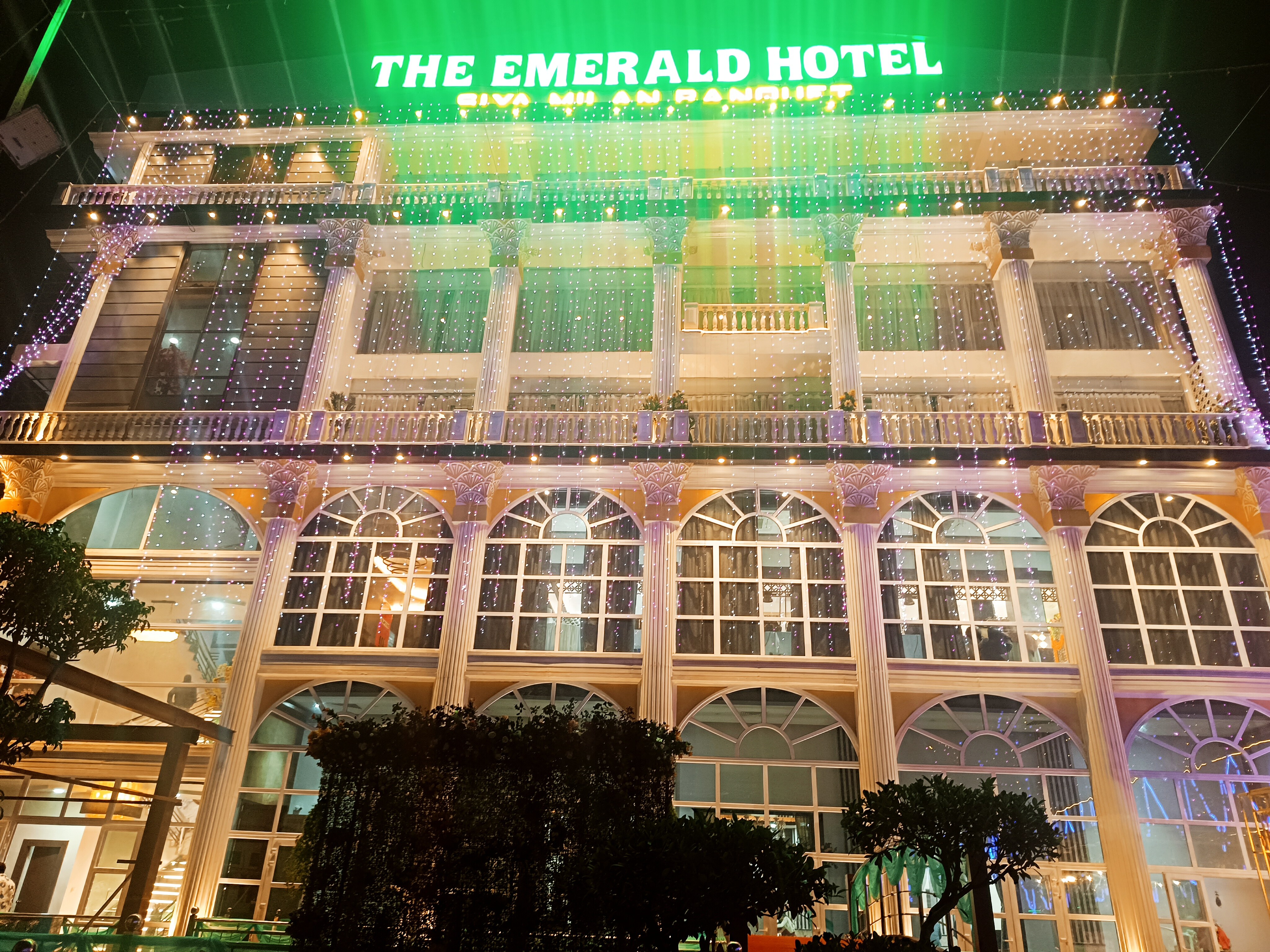 The Emerald Hotel & Siya Milan Banquets