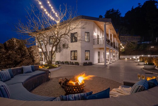 LohonoStays Airyland 6 Bedroom