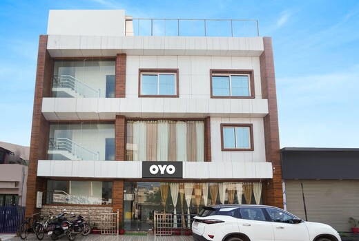 Hotel O New Happy Hours