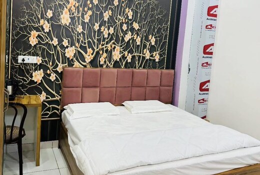 R3 Hotel