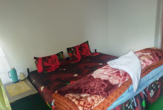 Norboling Guest House Merak