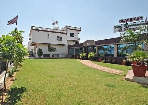 Classic 7 Hotel & Restaurent