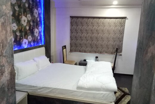 Hotel sheela chambers