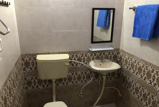 CHARMI ROOMS AND RESTAURANT