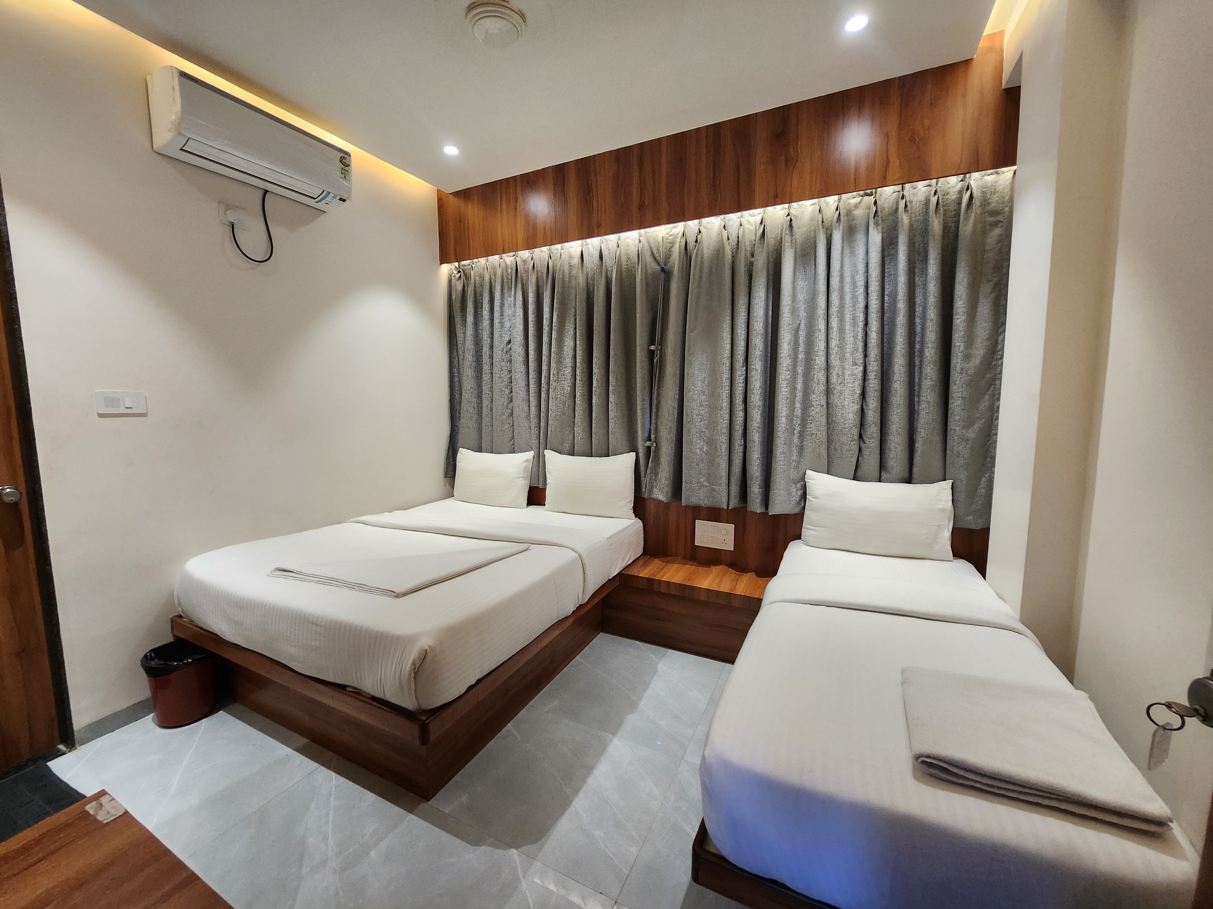 HOTEL RUDRAKSH