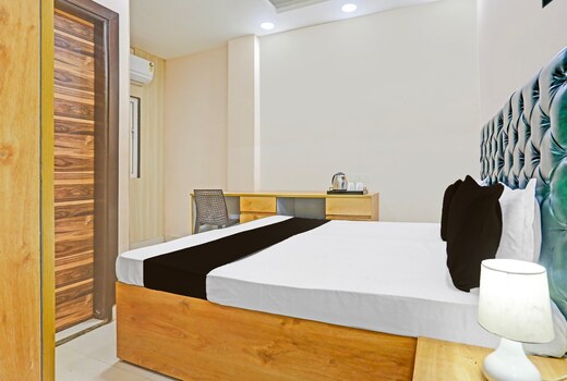 Hotel O White House