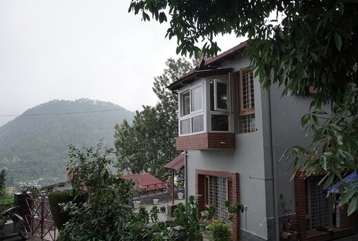 3 bedroom cottage with bonfire