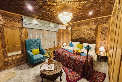 Shabistan Premium Houseboats