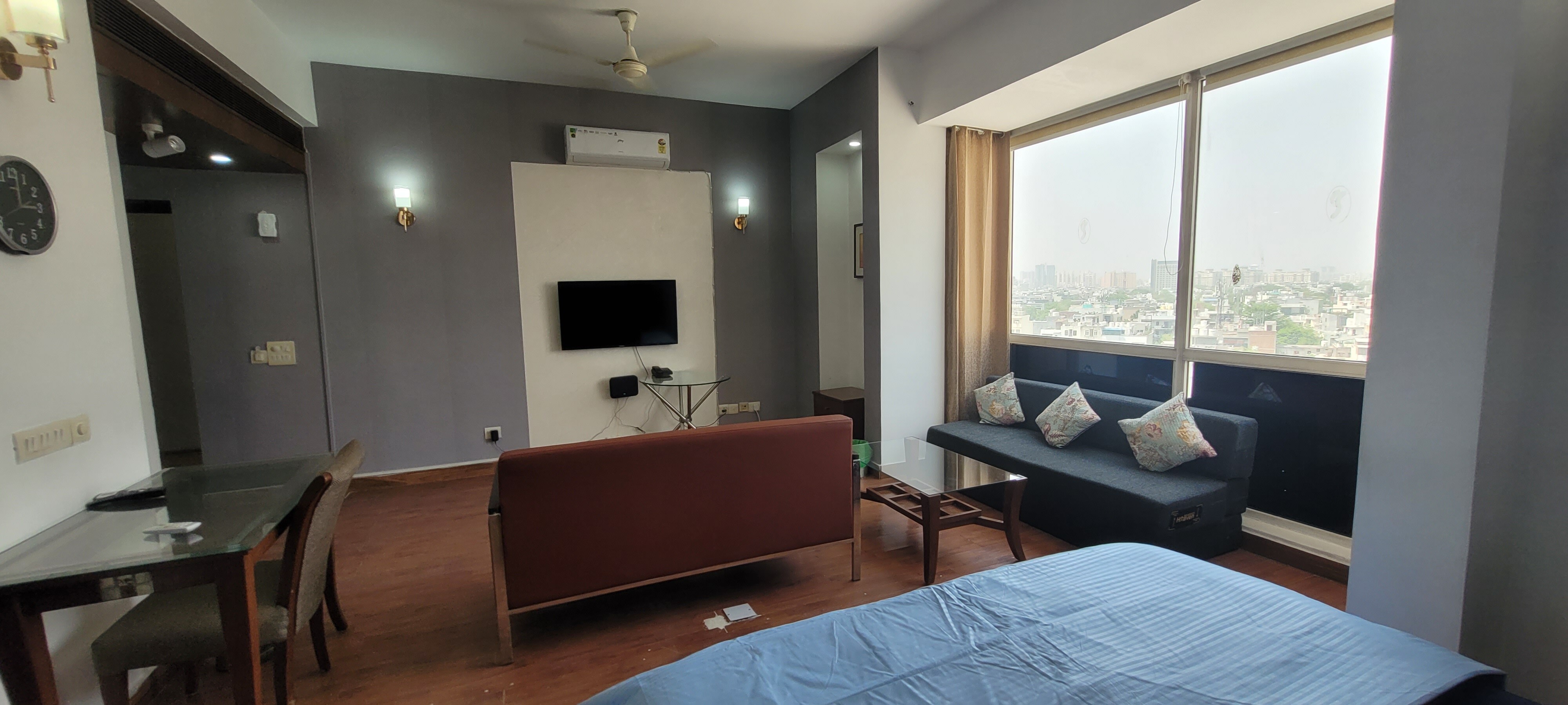 Modern Serviced Apartment Central Ggn w Balcony