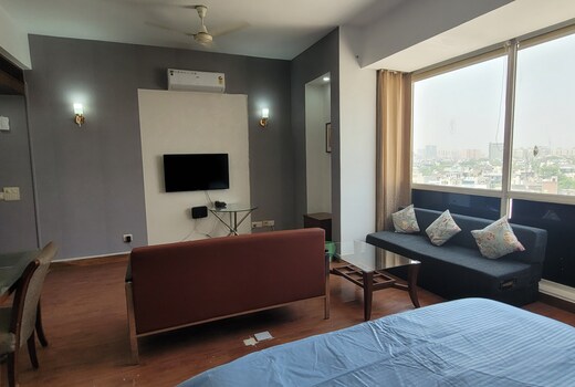 Modern Serviced Apartment Central Ggn w Balcony