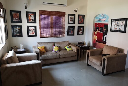 Bollywood Villa Masti Ki Paathshala