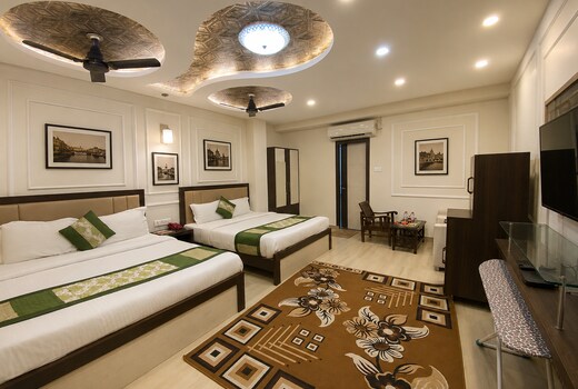 Hotel Aadesh Palace