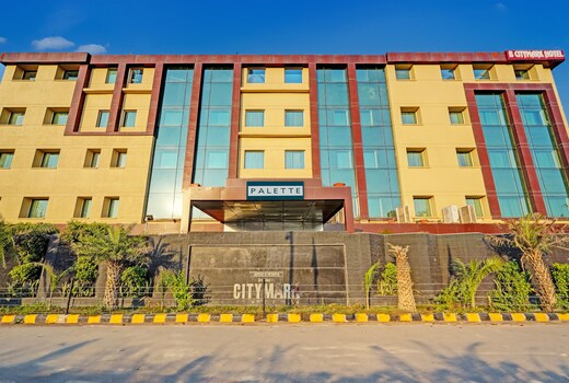 Super Townhouse OAK Hotel City Mark Gurgaon