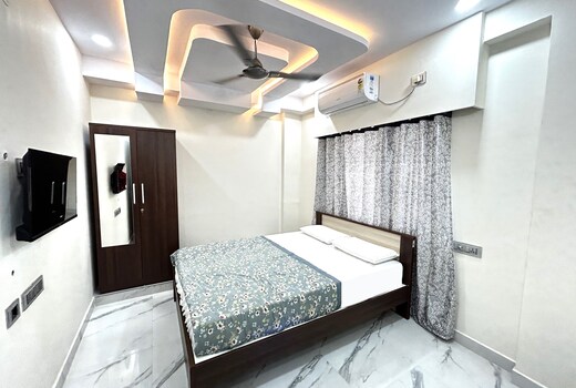 EPIC ROOMS