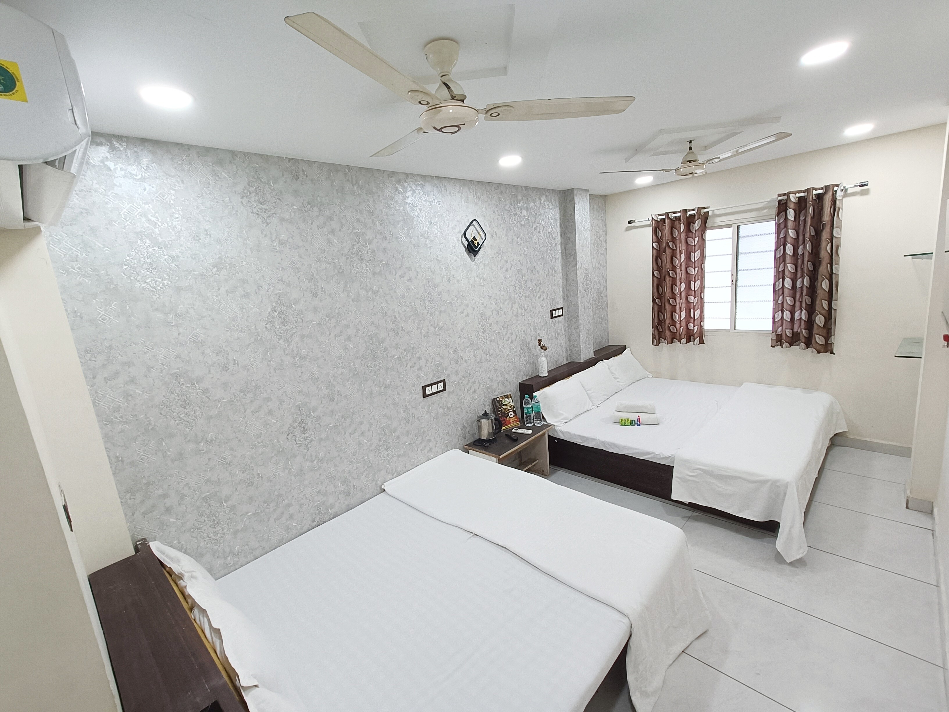Hotel shipra tower
