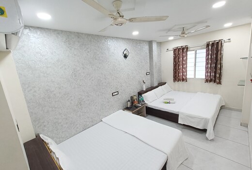 Hotel shipra tower