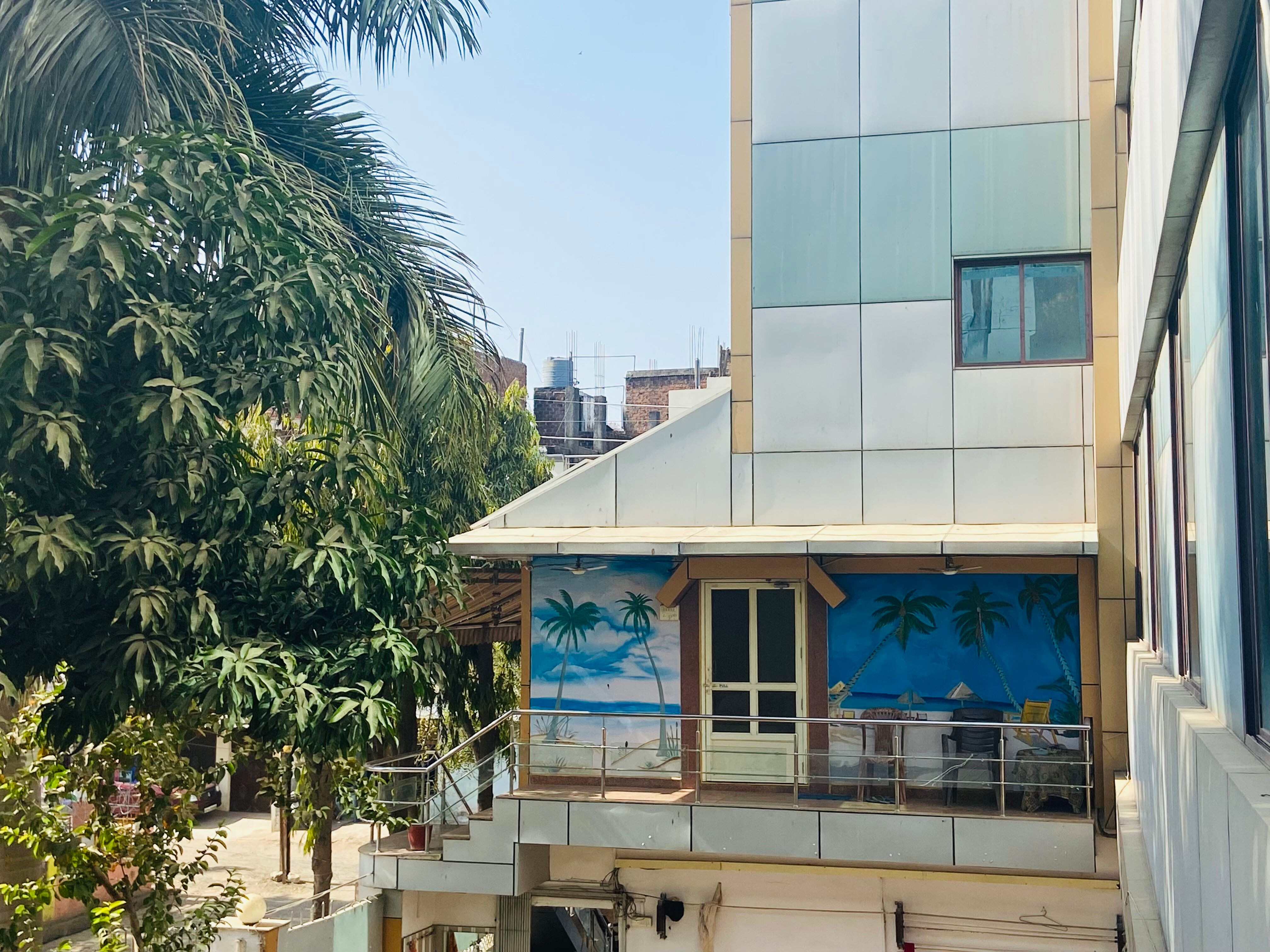 Hotel Avani Palace