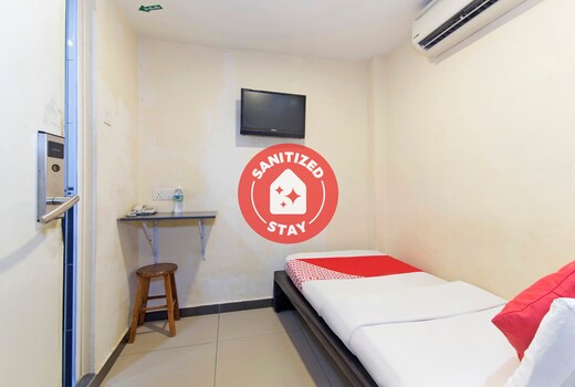 OYO 124 Hotel Seniman Sentul