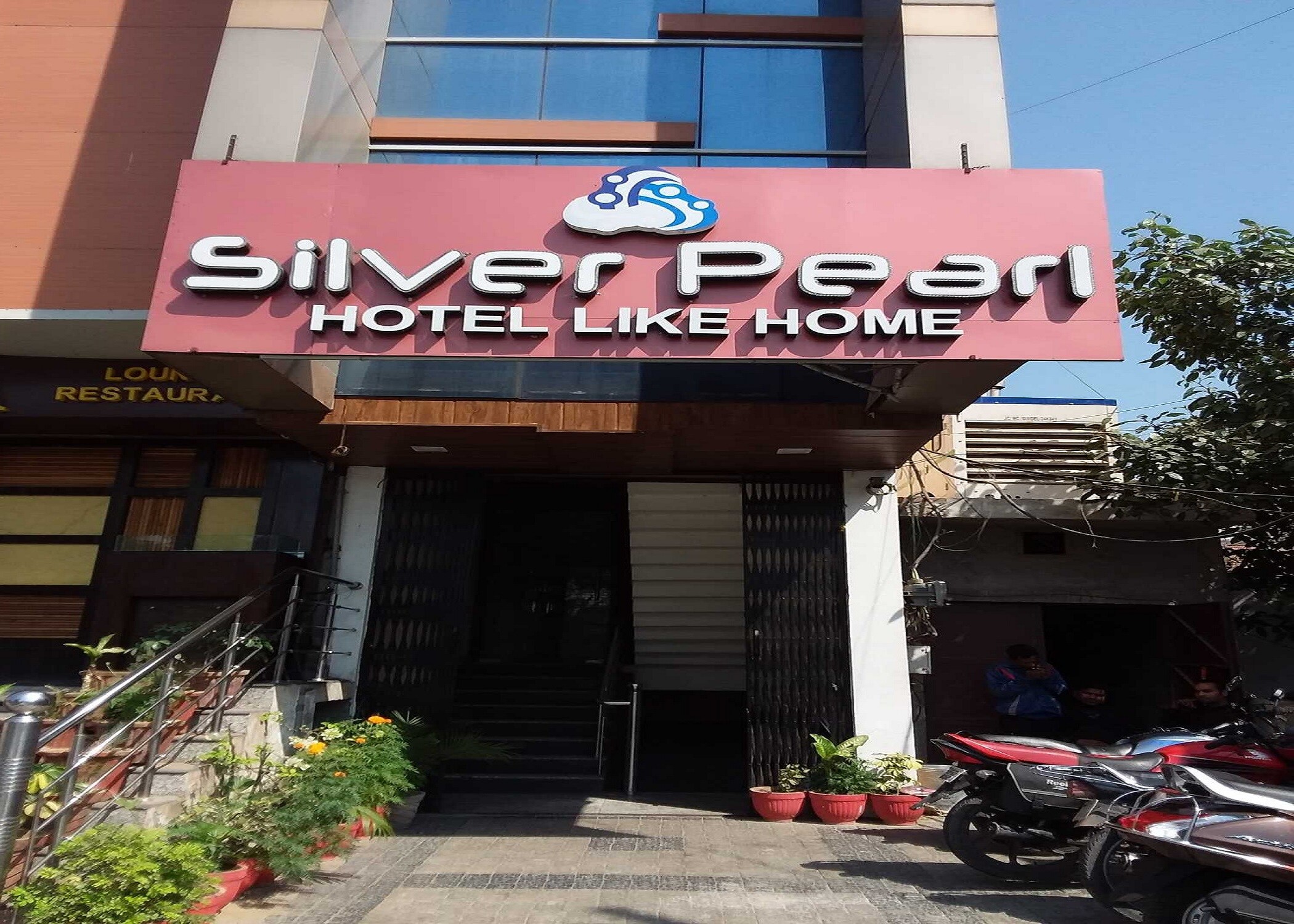 Silver Pearl Feel Like Home