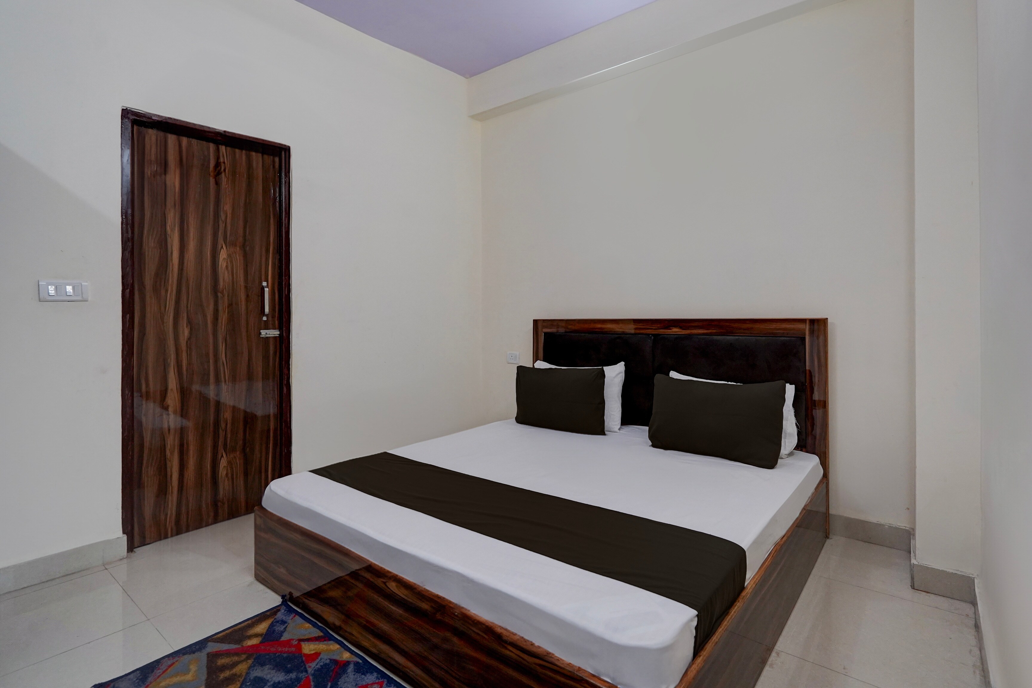 Hotel O Rohan Guest house