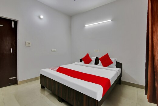 Flagship Hotel Holiday Inn