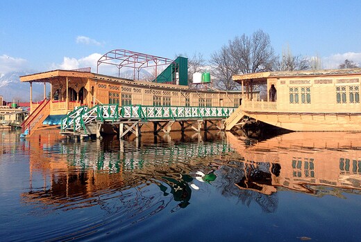 New Majestic Houseboat