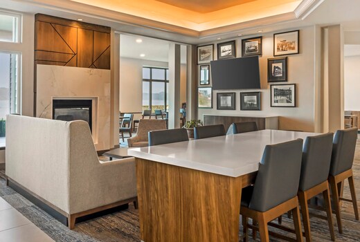 Holiday Inn Express & Suites ASTORIA