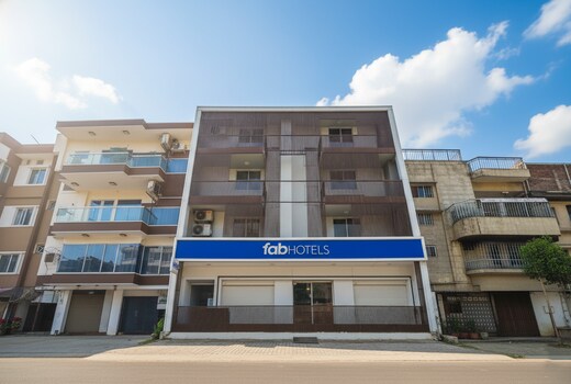 FabHotel La Paz Stay B&B