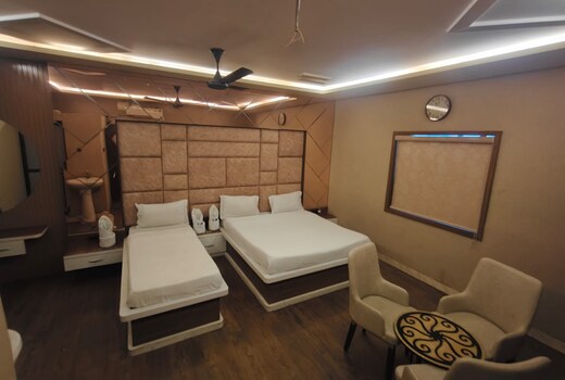 HOTEL ROYAL INN