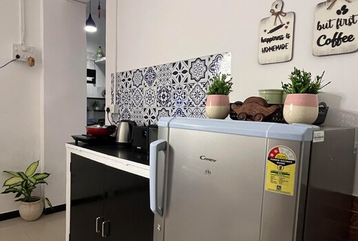 Snug studio apartment near Airport & Bandra