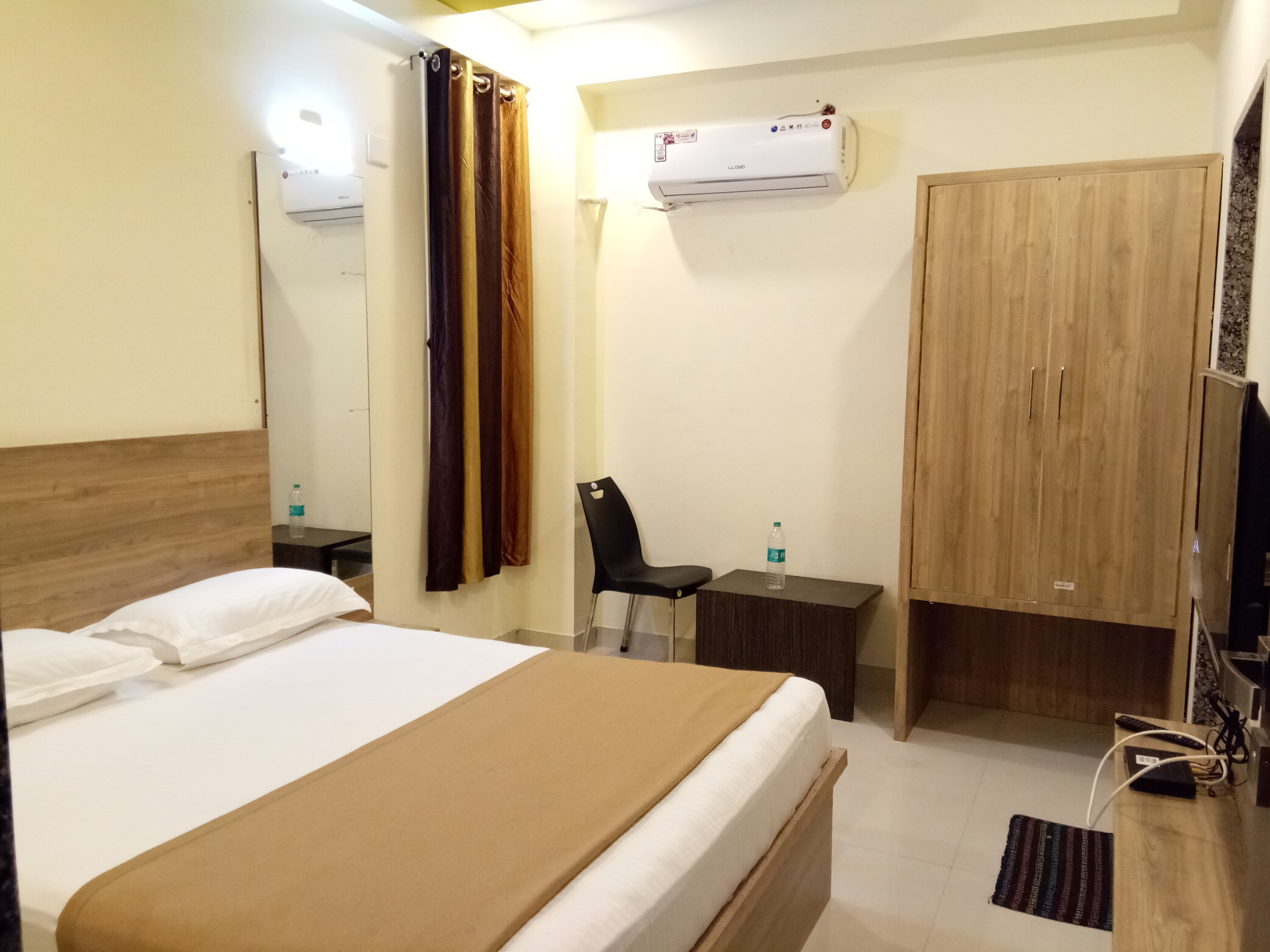 Ashapura Hotel N Restro.