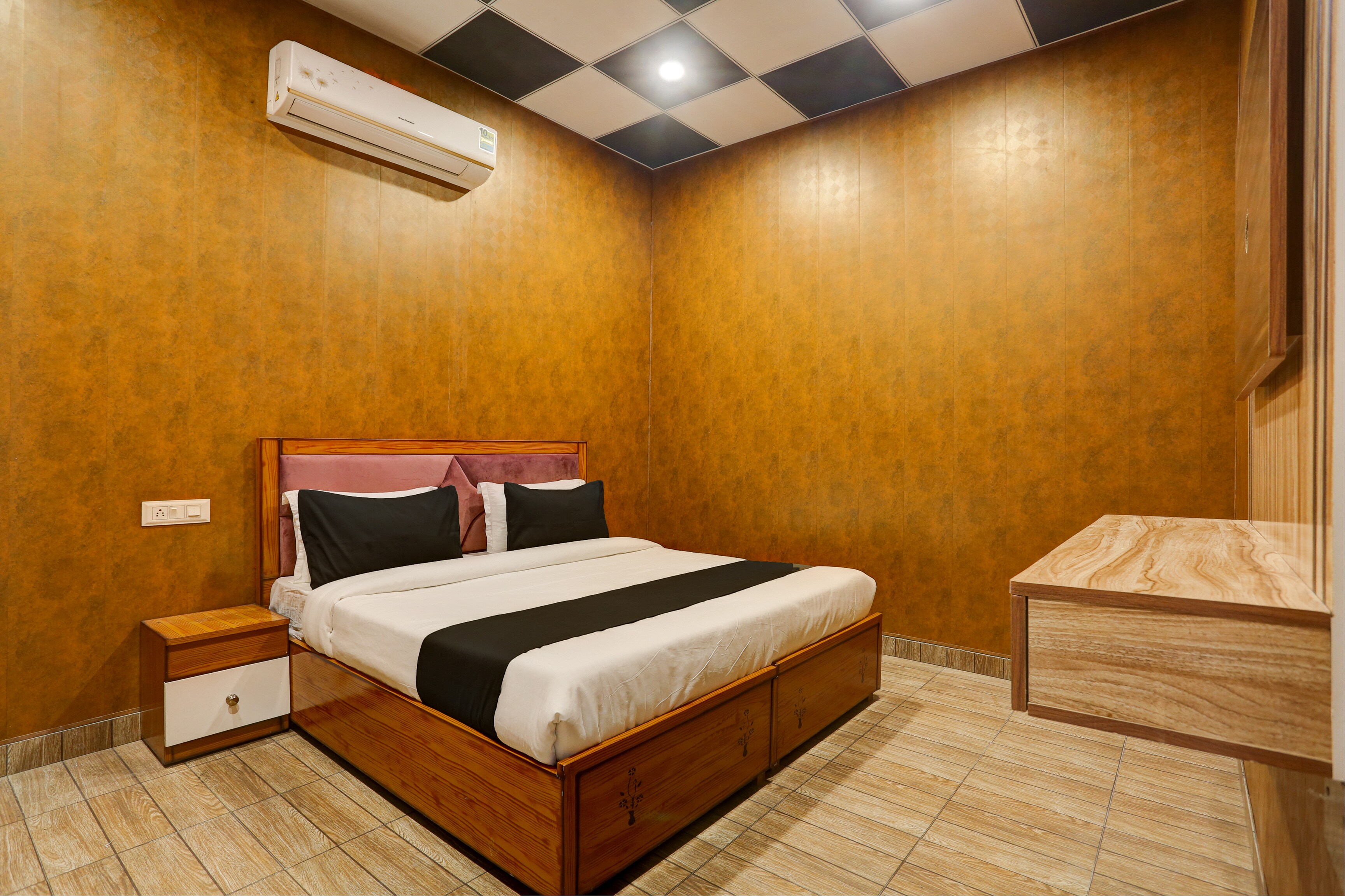 Hotel O Kingland Water Park Rohtak