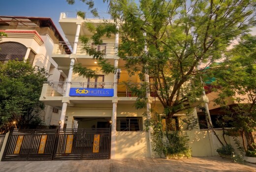 FabHotel Dream Inn - Mogappair East