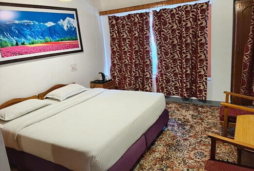 HOTEL SEASON PALACE
