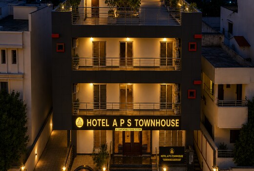 HOTEL A P S TOWNHOUSE