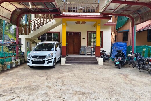 Aarvi Family Home Stay