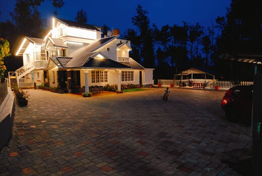 White House Estate Stay