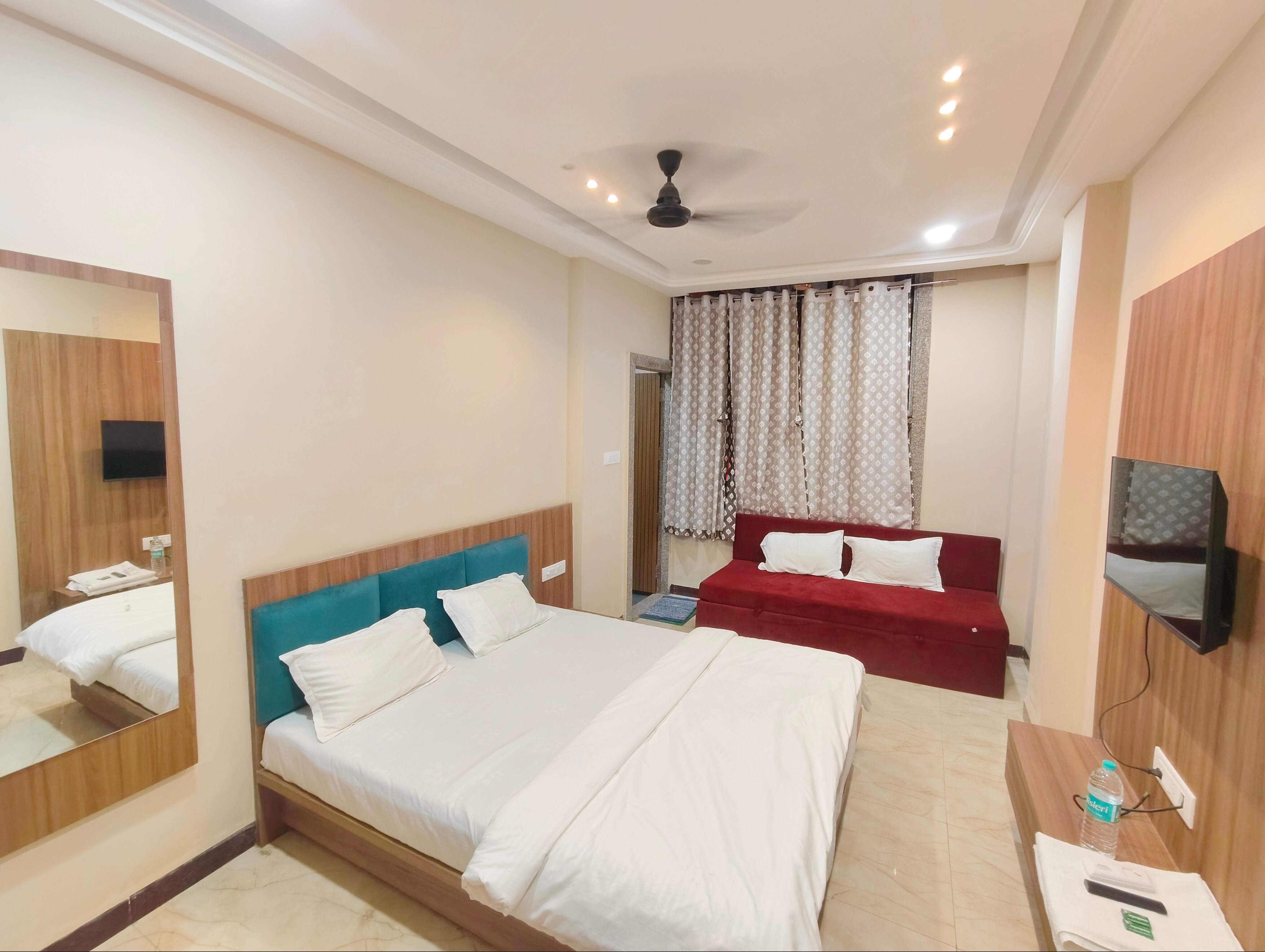 HOTEL SANSKAR PALACE