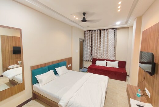 HOTEL SANSKAR PALACE
