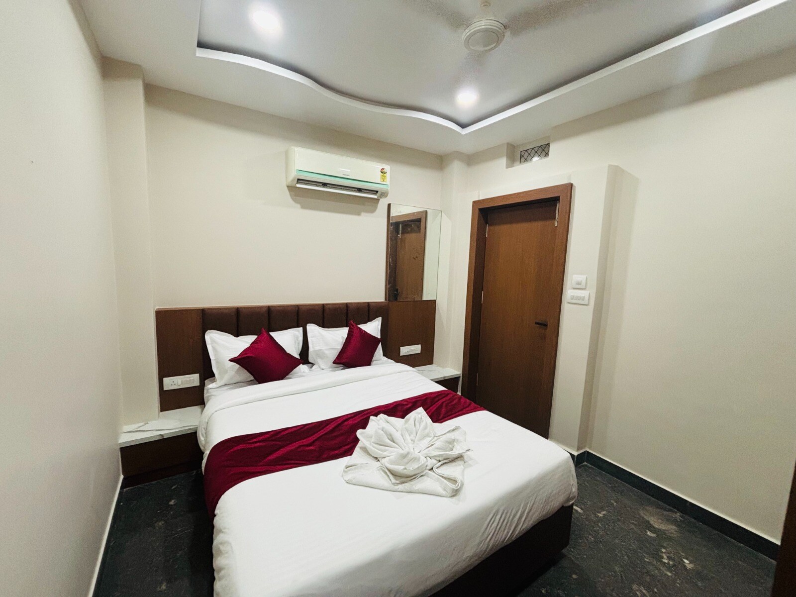 Hotel Sayari Inn