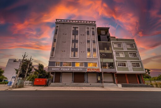 FabHotel Diamond I