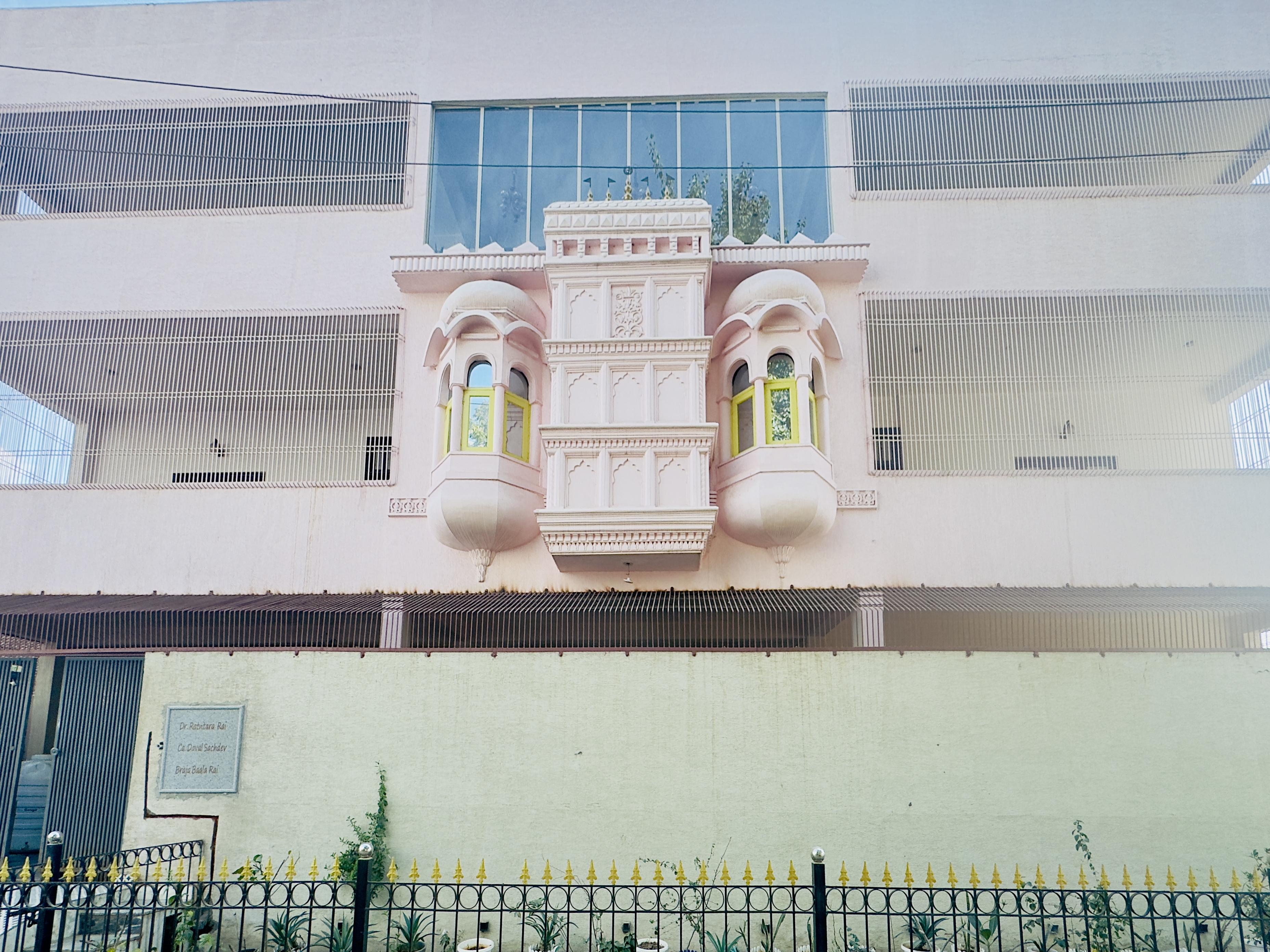 Tringrahi Vraj Mahal