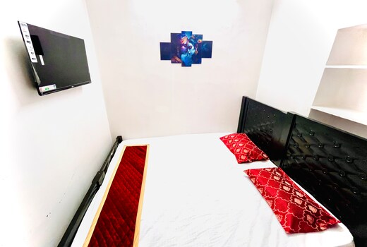 Aura Residency
