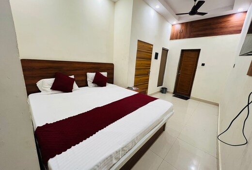 Unnati Paying Guest House | Near Kal Bhairav Temple