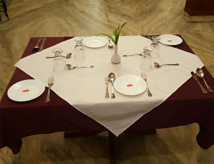 Hotel Safari, Venjaramood