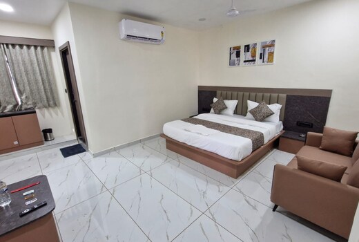 Hotel Radhe Rooms