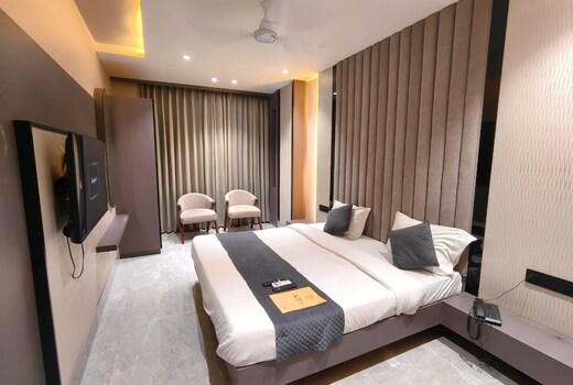 HOTEL AROMA INN
